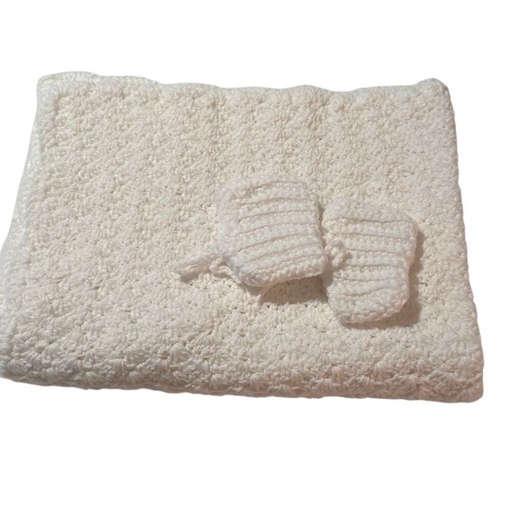 *New* Handmade White Crochet Scalloped Edges Baby Blanket & Bootie Set 29"x 32"